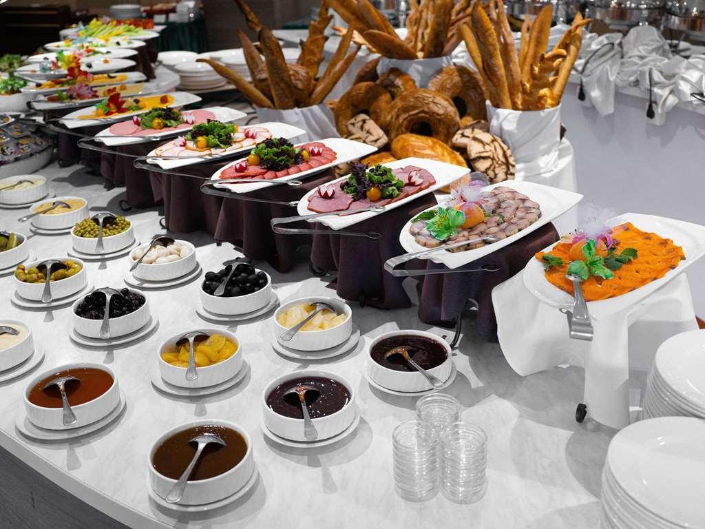 Moevenpick Hotel Tashkent Restaurant photo